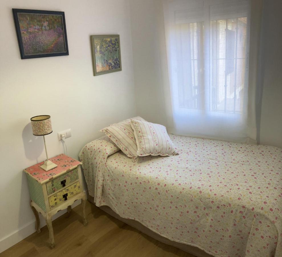 Apartamento Calle Teodosio Sevilla Bagian luar foto