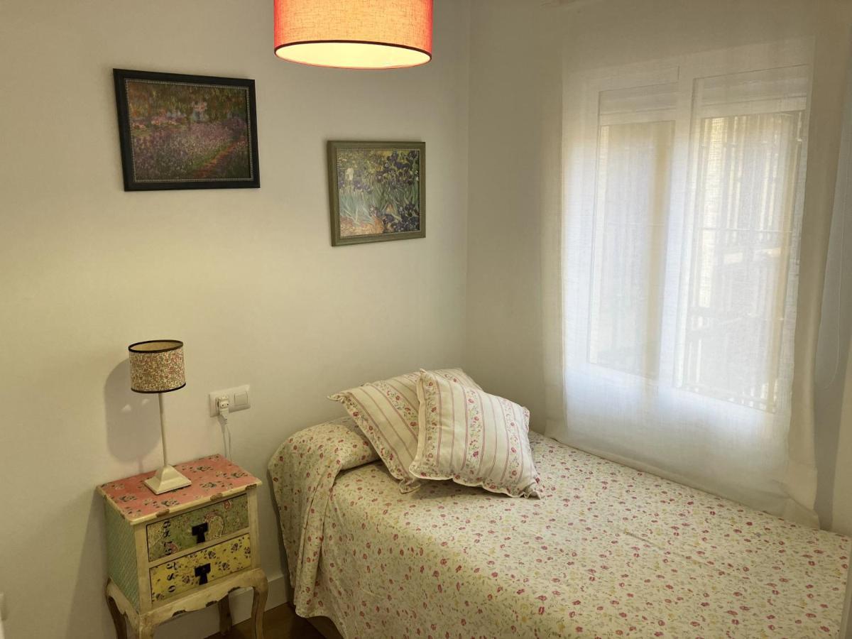 Apartamento Calle Teodosio Sevilla Bagian luar foto